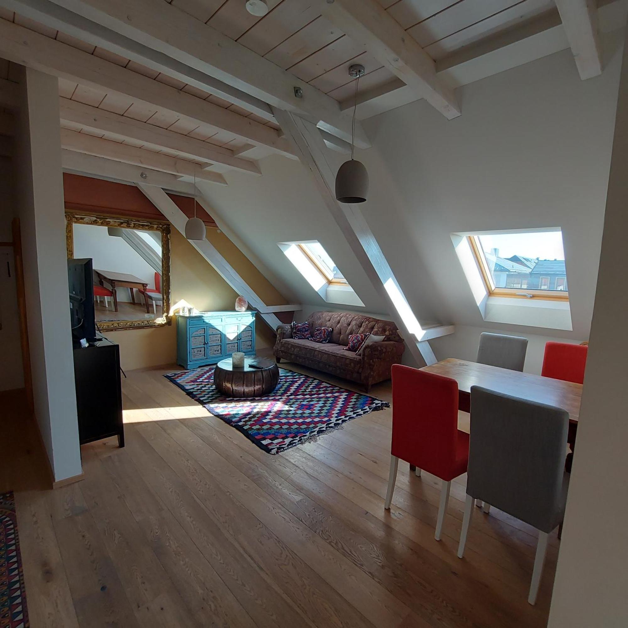 Boardinghouse Neumarkt Alte Schule นอยมาร์คท์ อิน แดร์ โอเบอร์พฟัลซ์ ภายนอก รูปภาพ