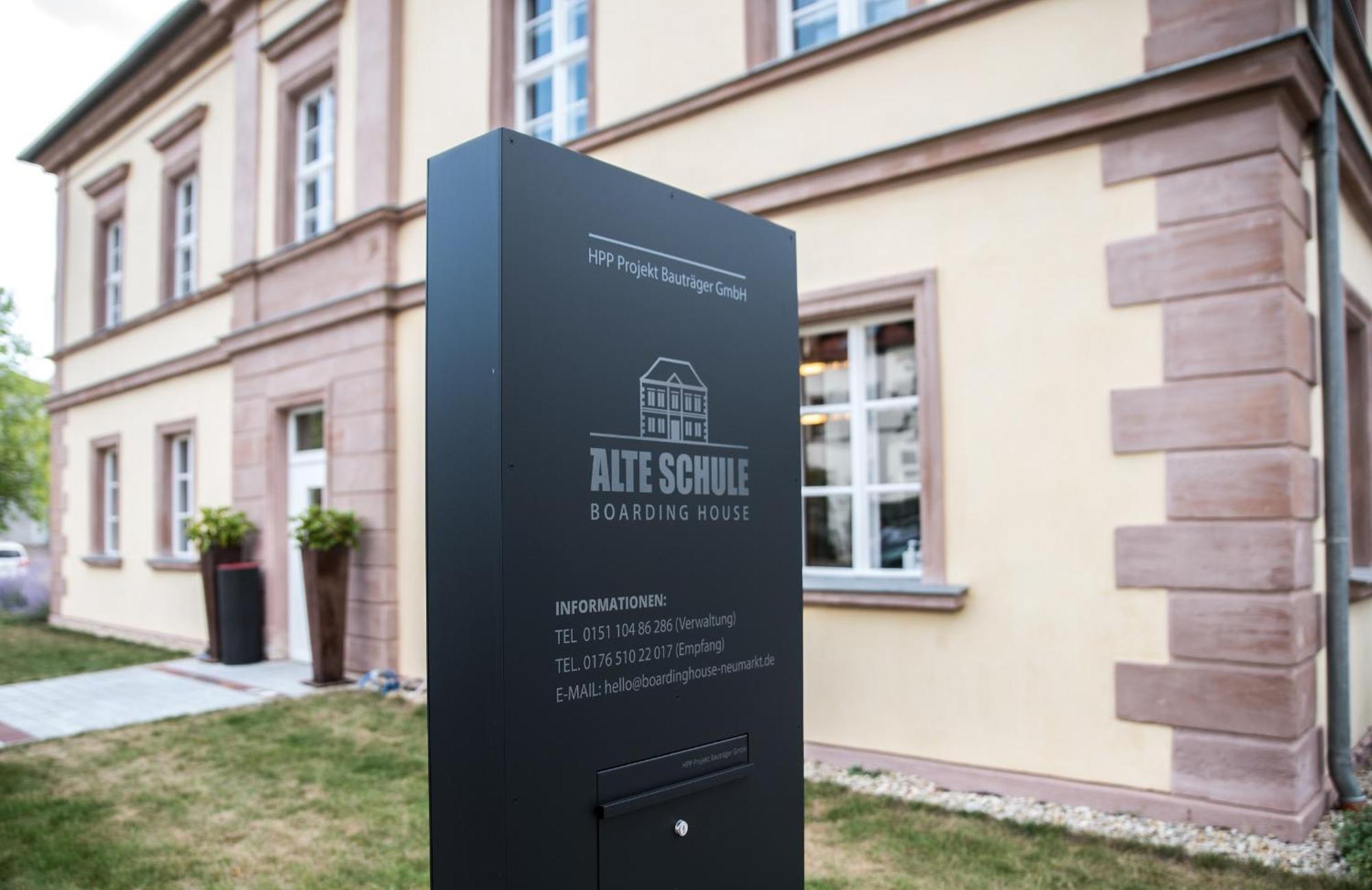 Boardinghouse Neumarkt Alte Schule นอยมาร์คท์ อิน แดร์ โอเบอร์พฟัลซ์ ภายนอก รูปภาพ